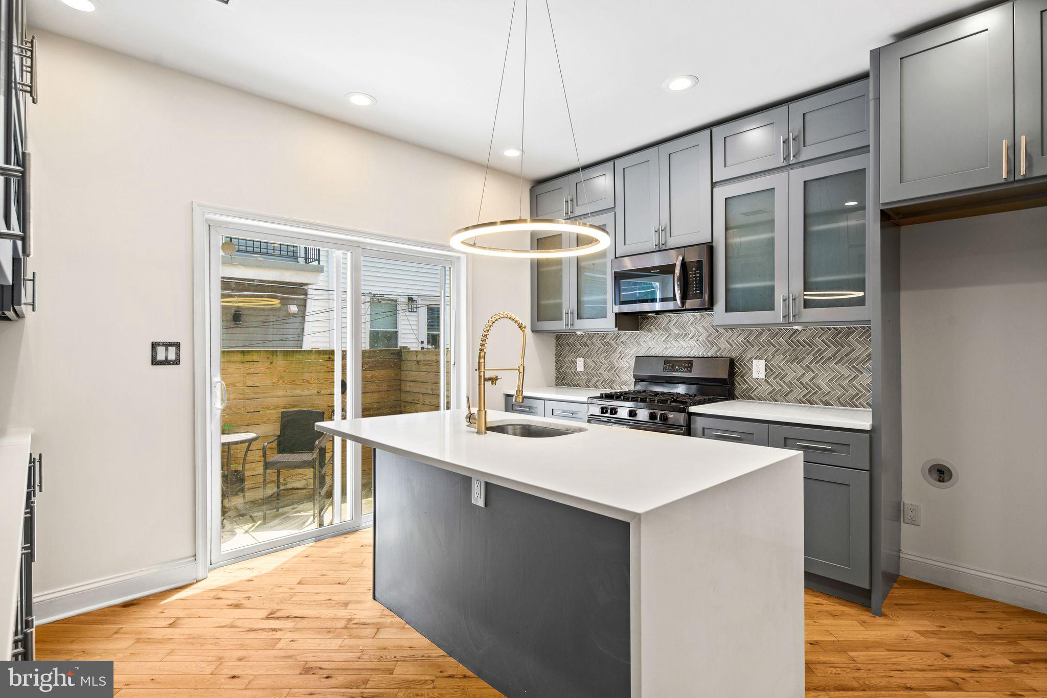 POINT BREEZE - Residential