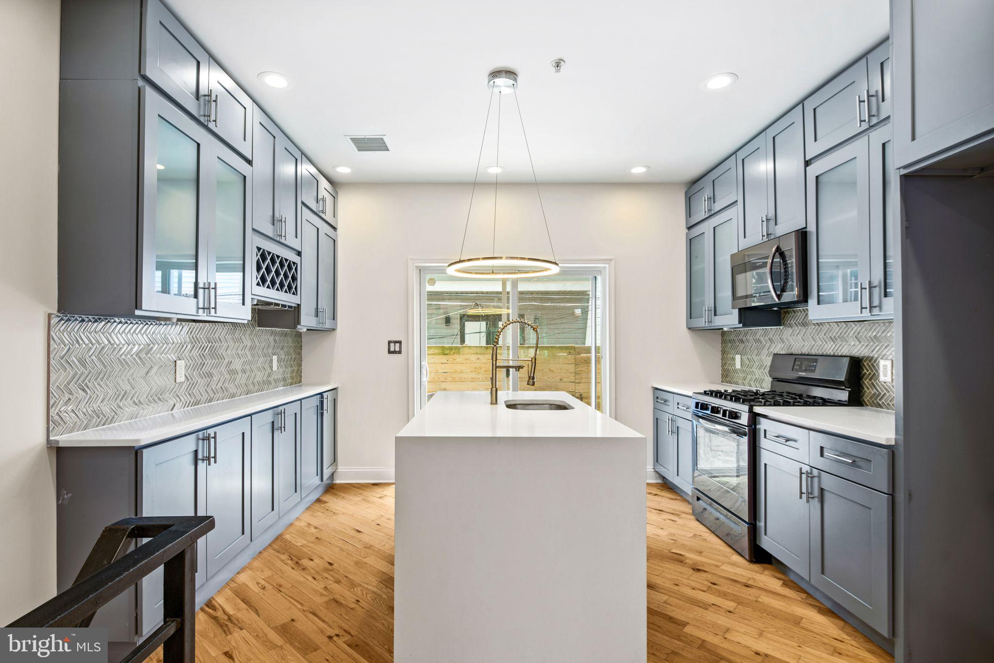 POINT BREEZE - Residential
