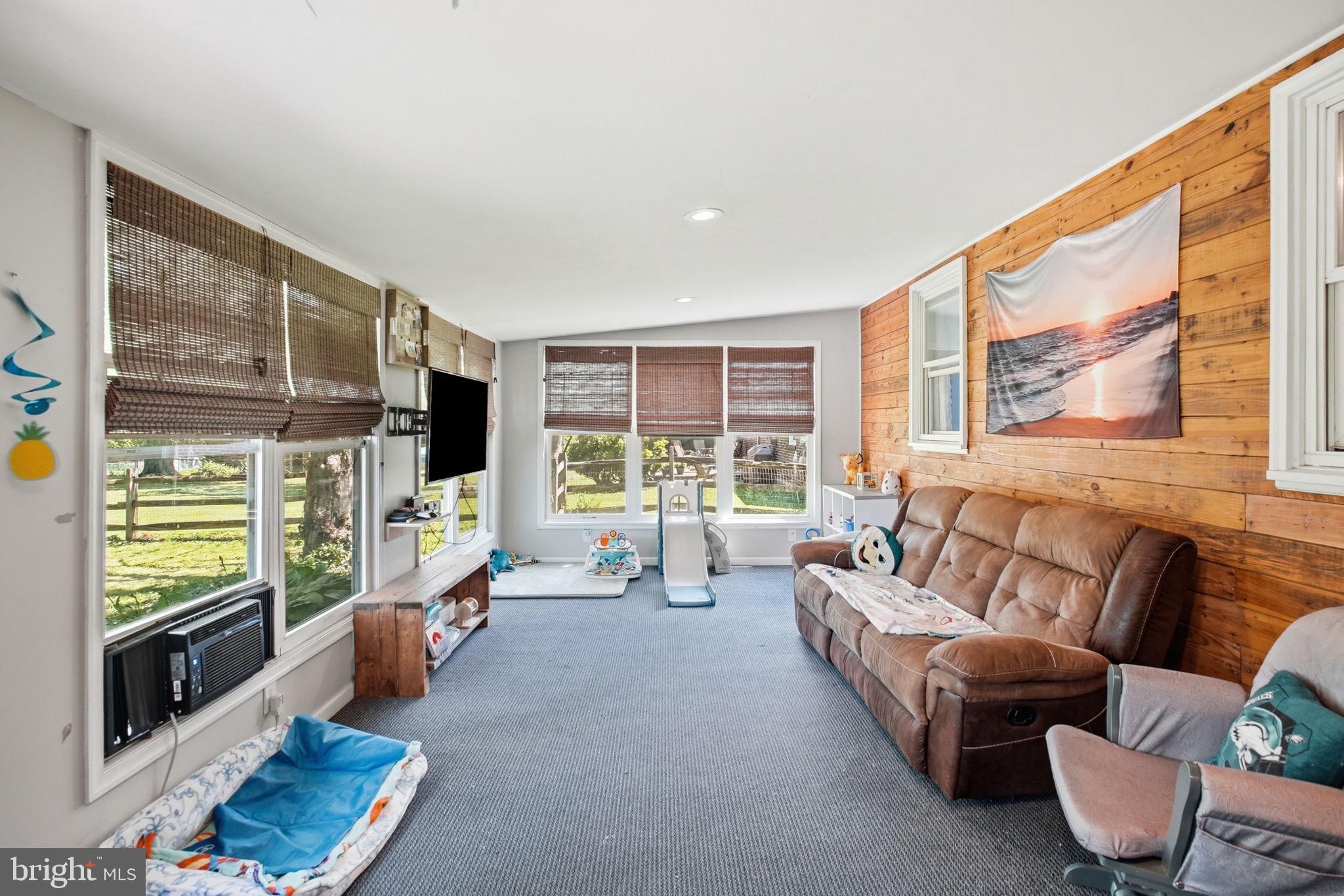 MEADOWBROOK - Residential