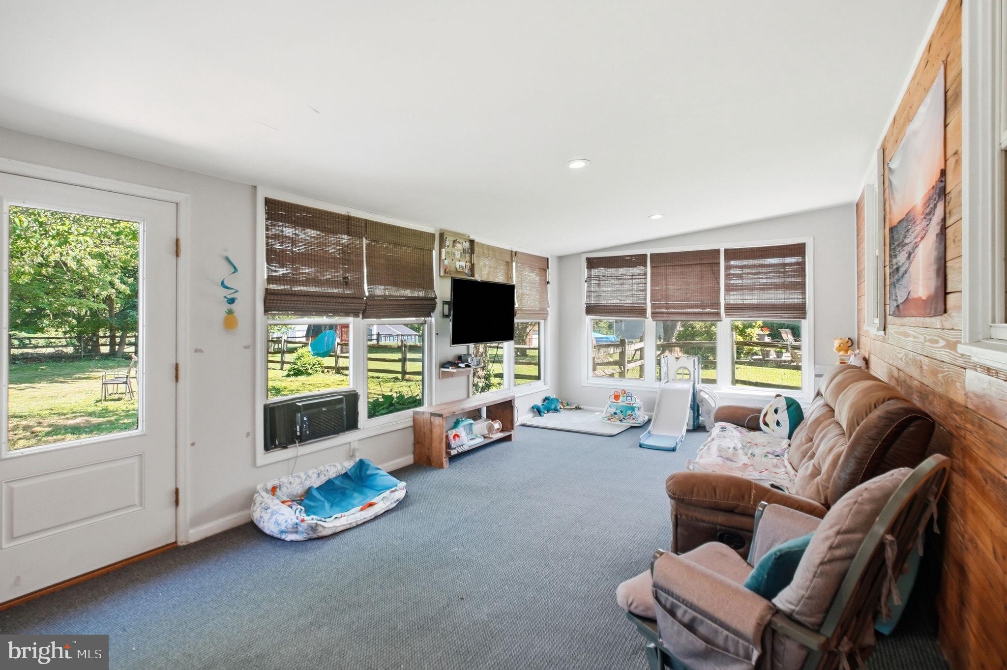 MEADOWBROOK - Residential