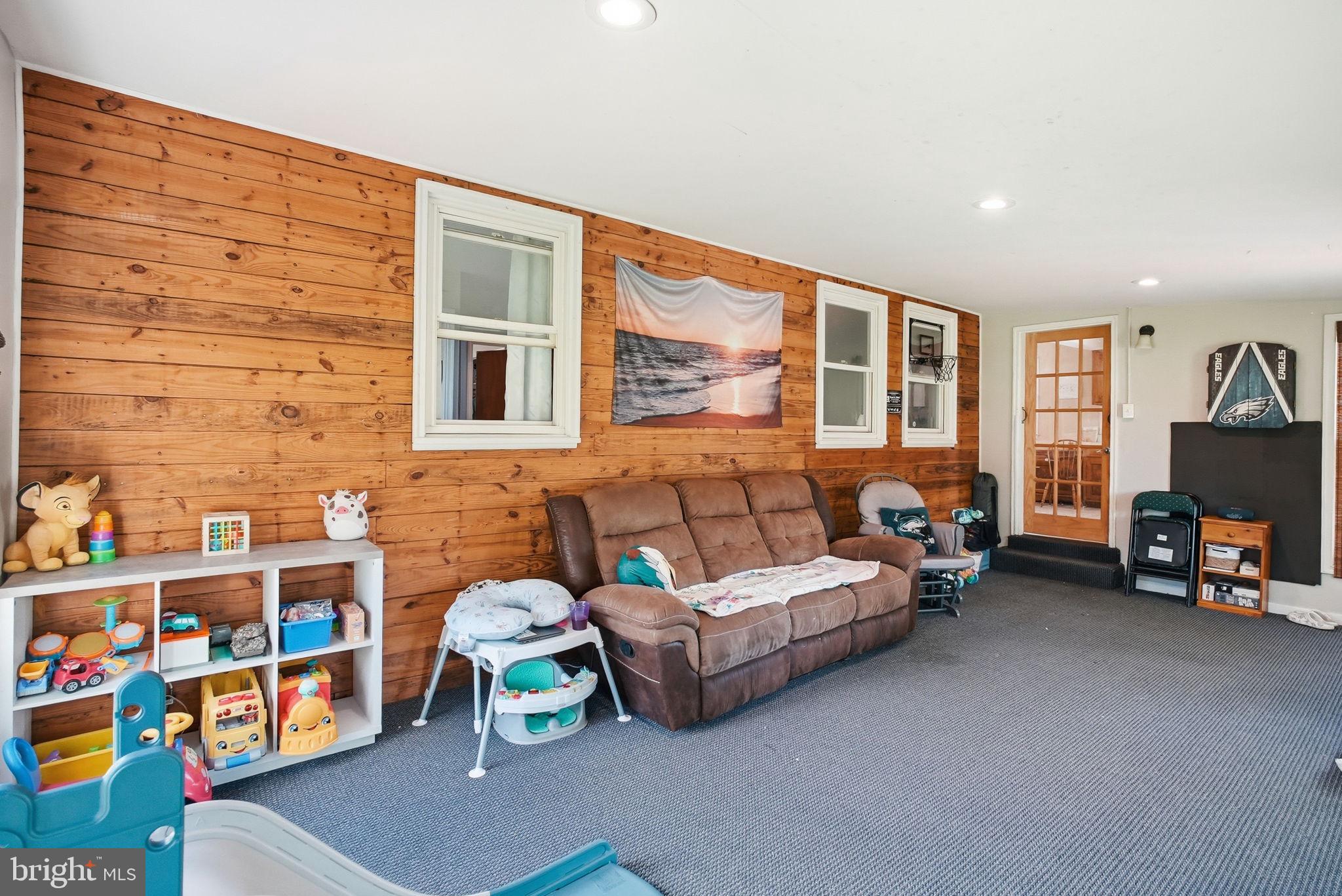 MEADOWBROOK - Residential