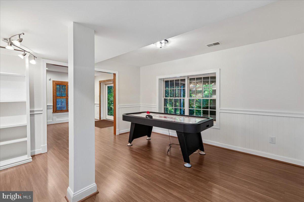 VILLAGE OF RIVER HILL - Residential