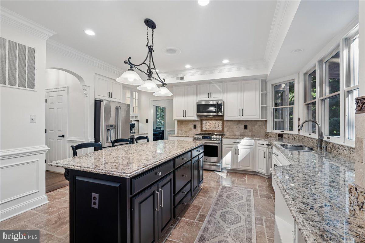 VILLAGE OF RIVER HILL - Residential