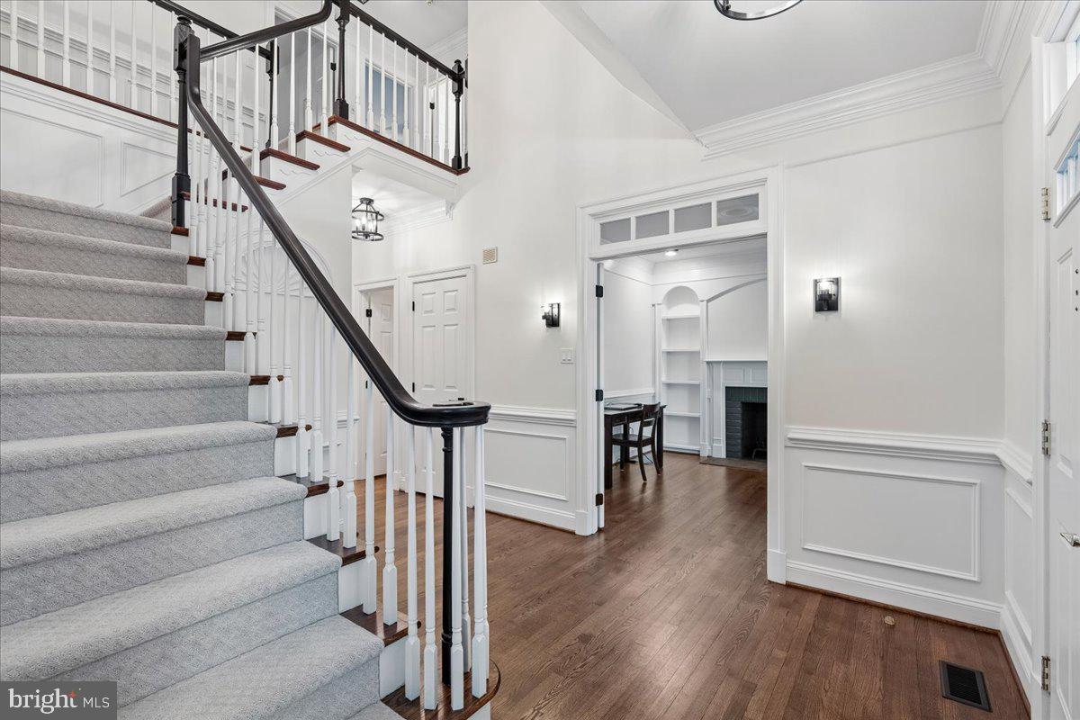 VILLAGE OF RIVER HILL - Residential