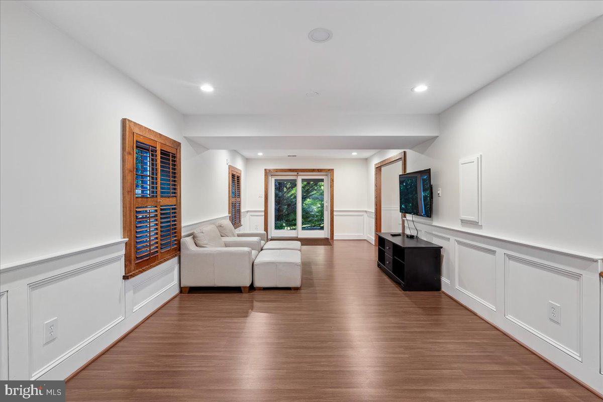 VILLAGE OF RIVER HILL - Residential