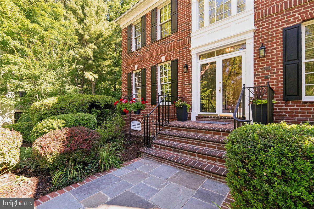 VILLAGE OF RIVER HILL - Residential