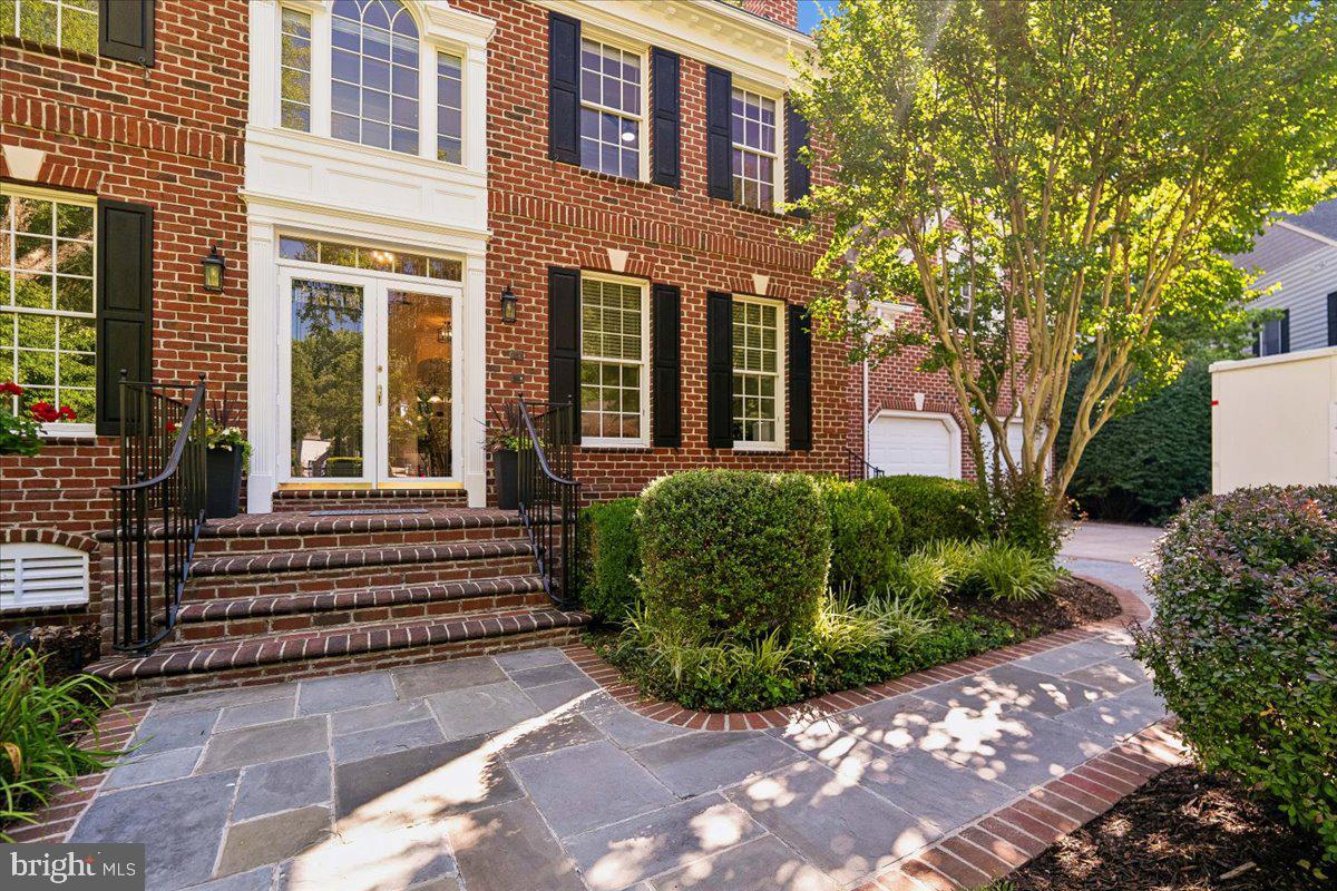 VILLAGE OF RIVER HILL - Residential