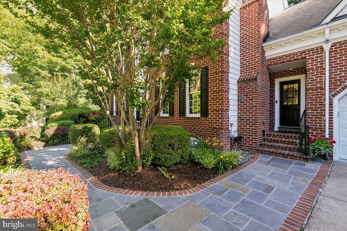 VILLAGE OF RIVER HILL - Residential