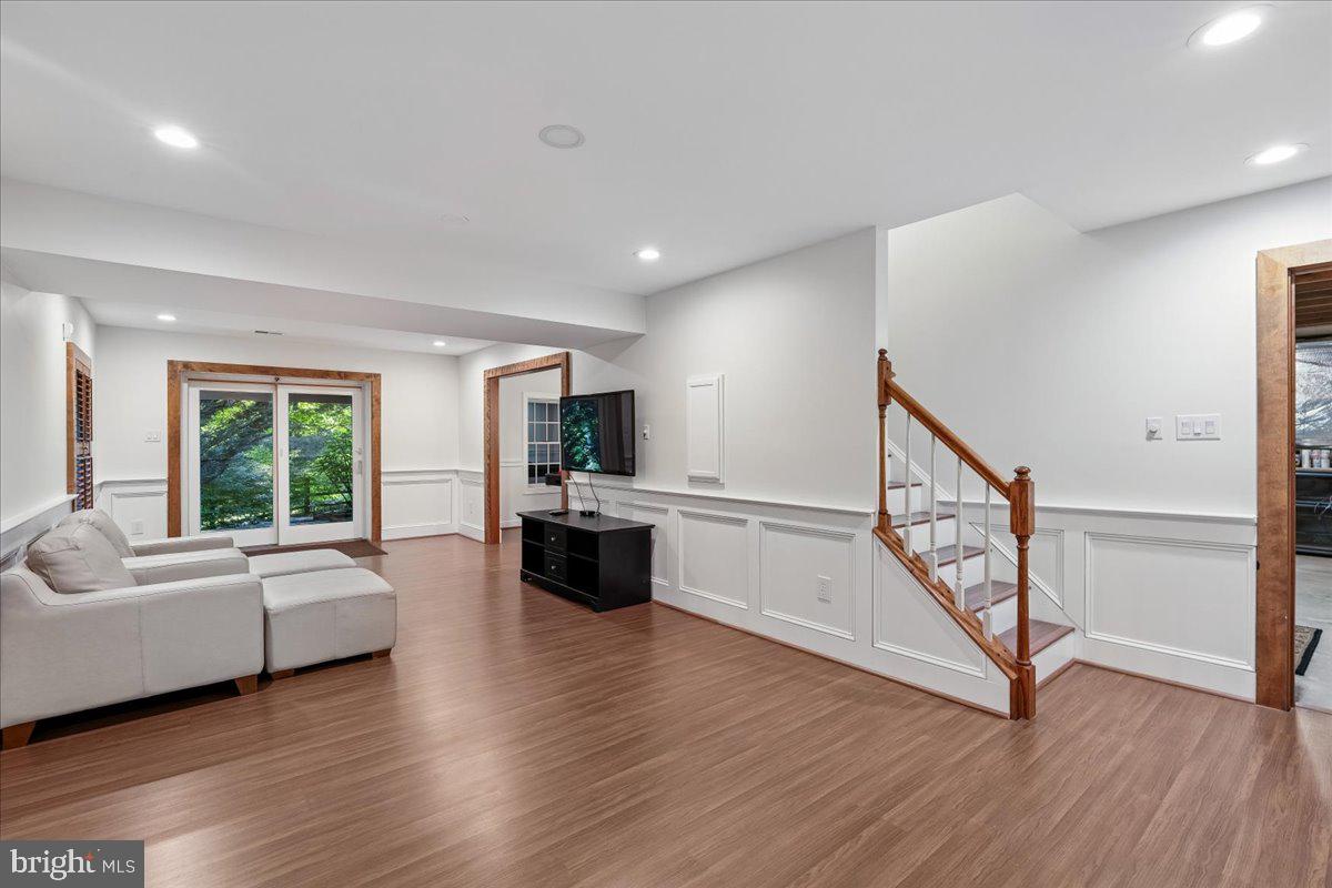 VILLAGE OF RIVER HILL - Residential