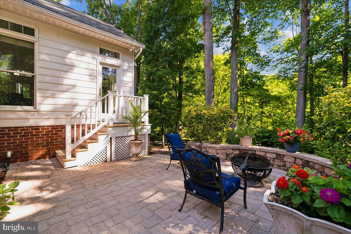 VILLAGE OF RIVER HILL - Residential