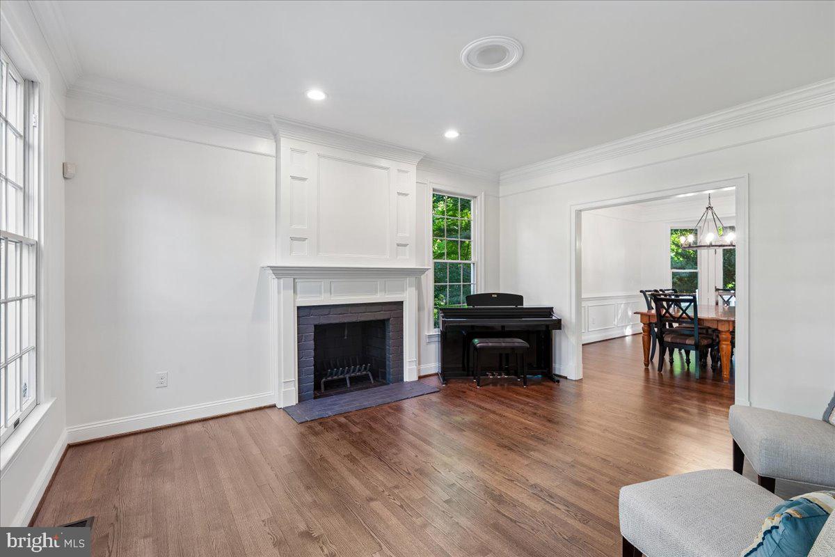VILLAGE OF RIVER HILL - Residential