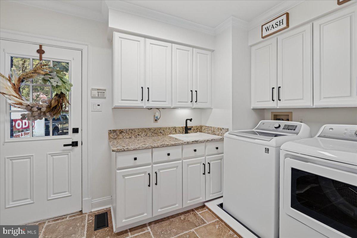 VILLAGE OF RIVER HILL - Residential