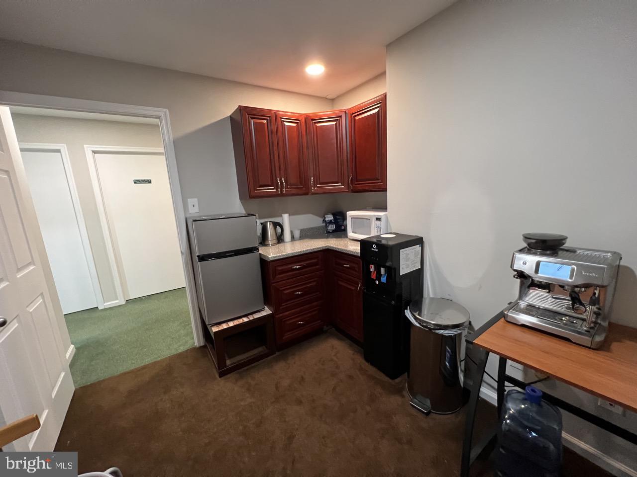VICTORIAN COMMONS - Commercial Lease