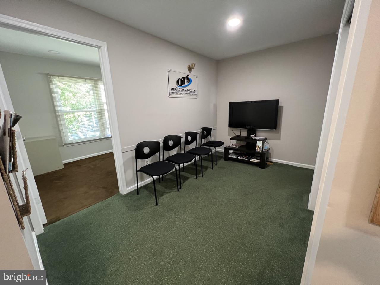 VICTORIAN COMMONS - Commercial Lease