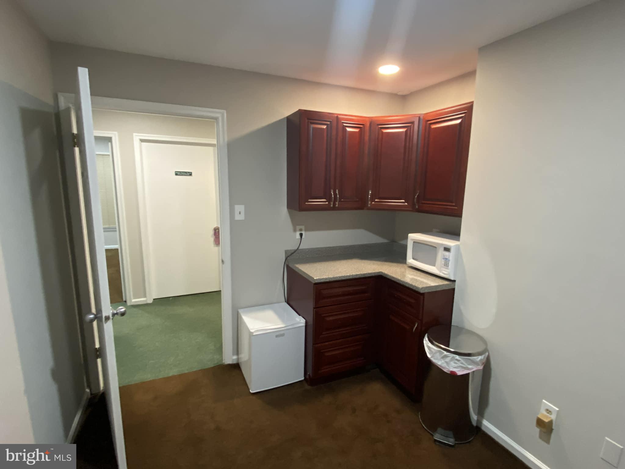 VICTORIAN COMMONS - Commercial Lease