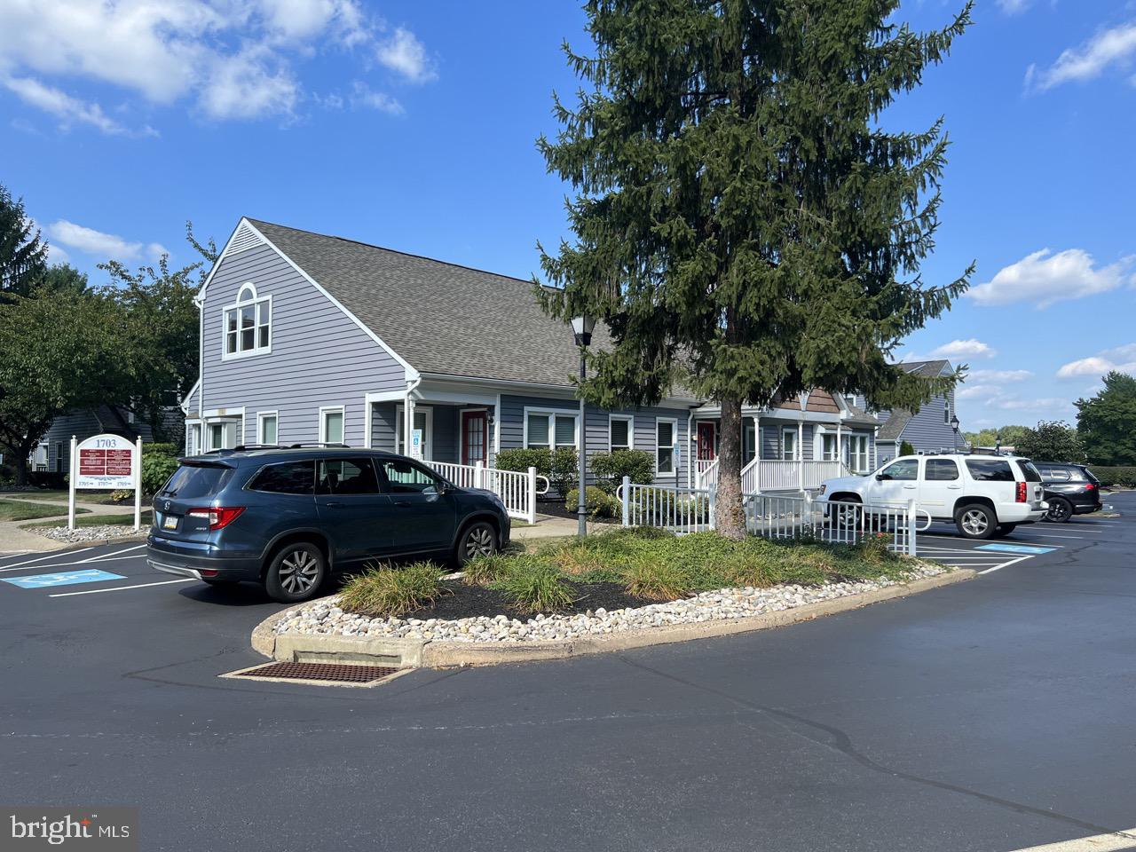 VICTORIAN COMMONS - Commercial Lease