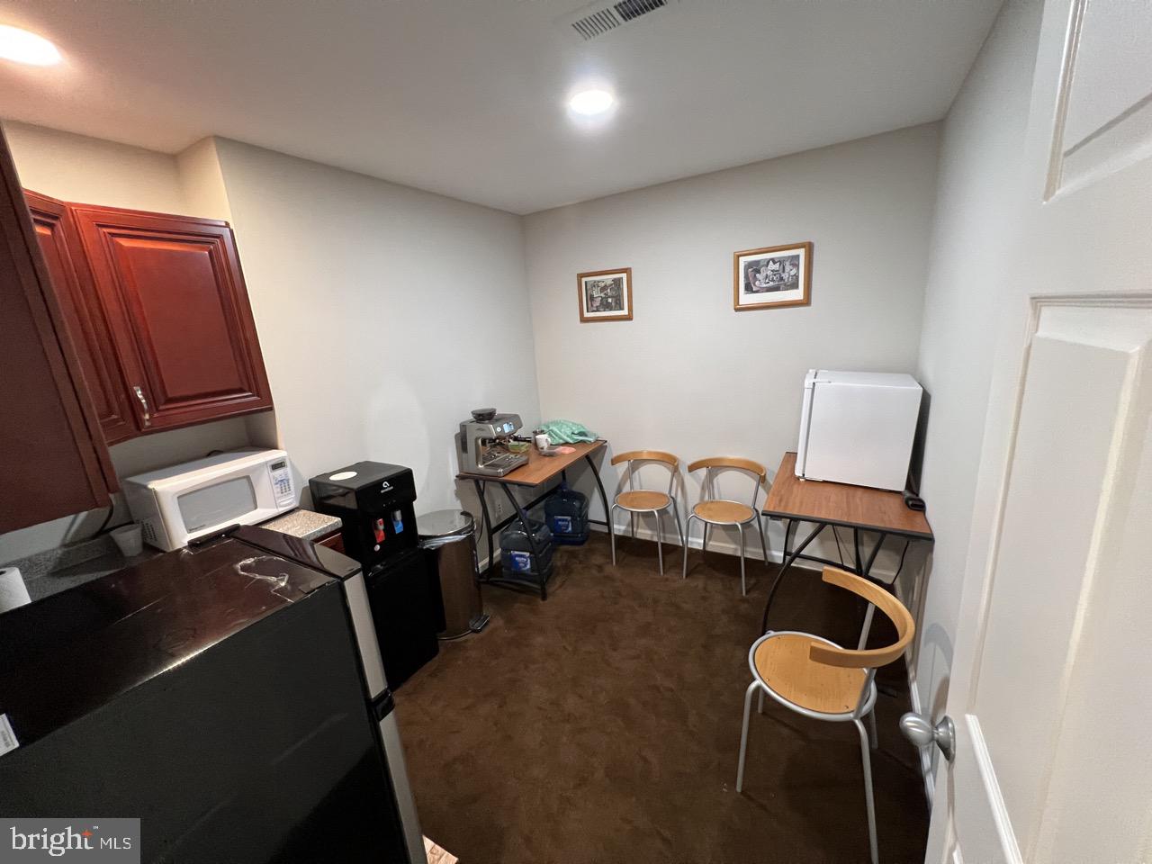 VICTORIAN COMMONS - Commercial Lease