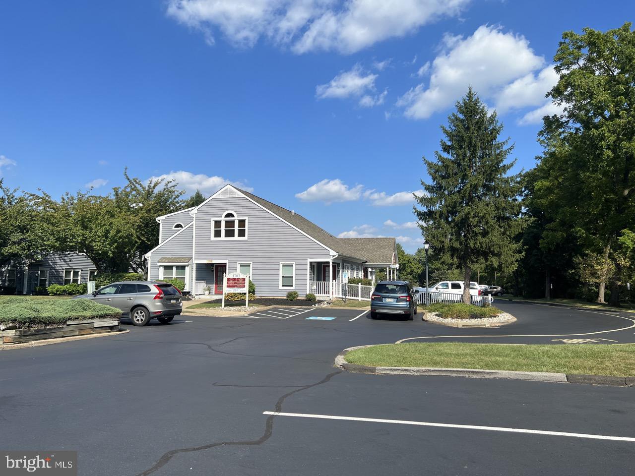 VICTORIAN COMMONS - Commercial Lease