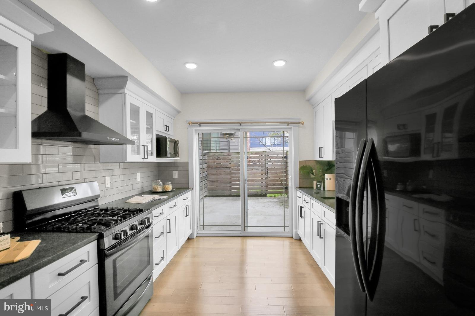 EAST KENSINGTON - Residential