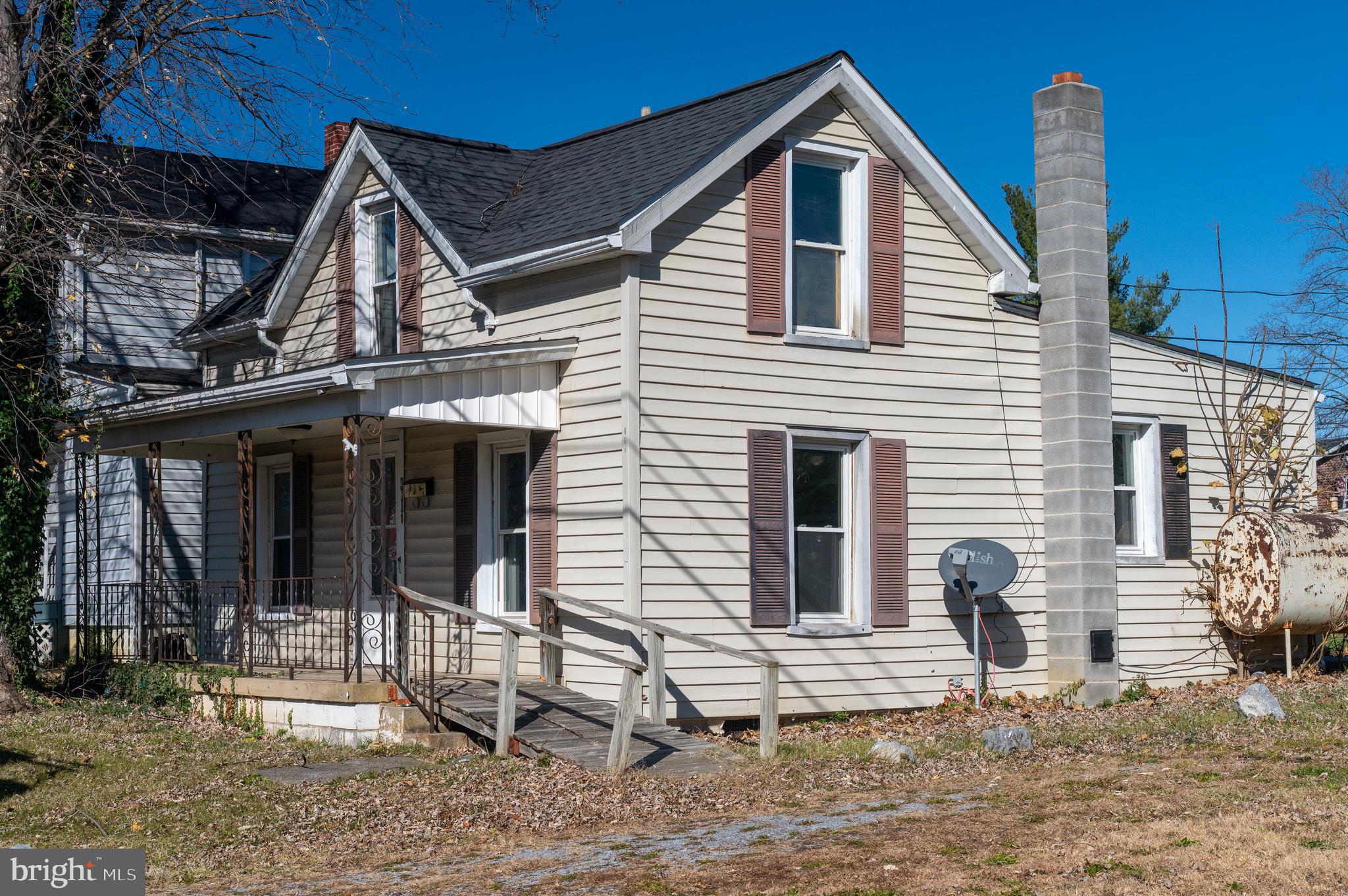 TWO BEDROOM ONE BATH HOME WITH NEW ROOF, REPLACEMENT WINDOWNS, NEW FLOORING THROUGH OUT ENTIRE HOME.  LARGE YARD AND SHED
ELECTRIC AND WATER ARE OFF (WINTERIZED).
MAKE IT YOUR OWN
SOLD "AS IS"