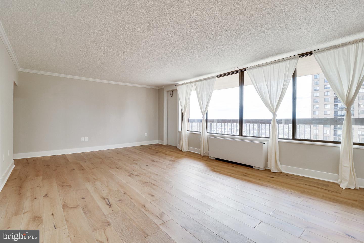 SKYLINE PLAZA - Residential