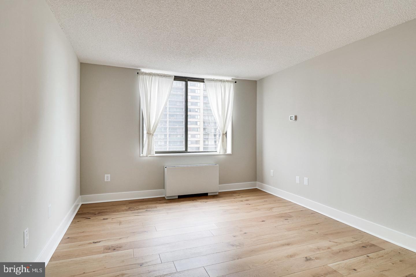 SKYLINE PLAZA - Residential