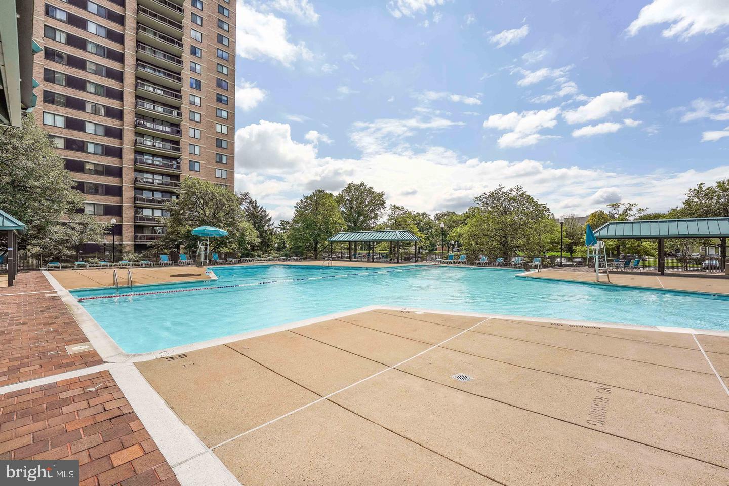 SKYLINE PLAZA - Residential