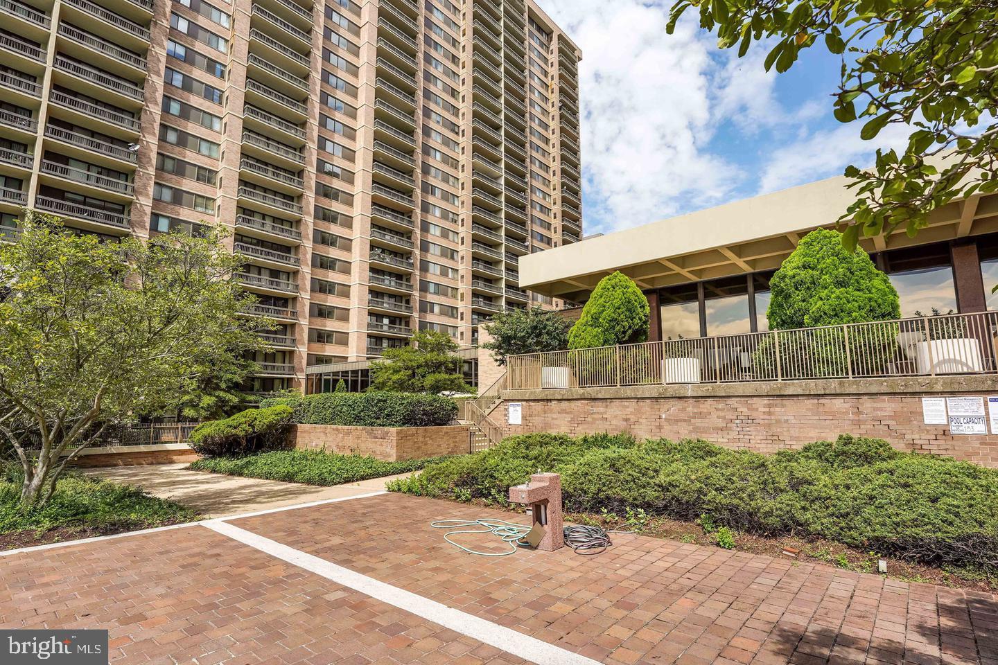 SKYLINE PLAZA - Residential
