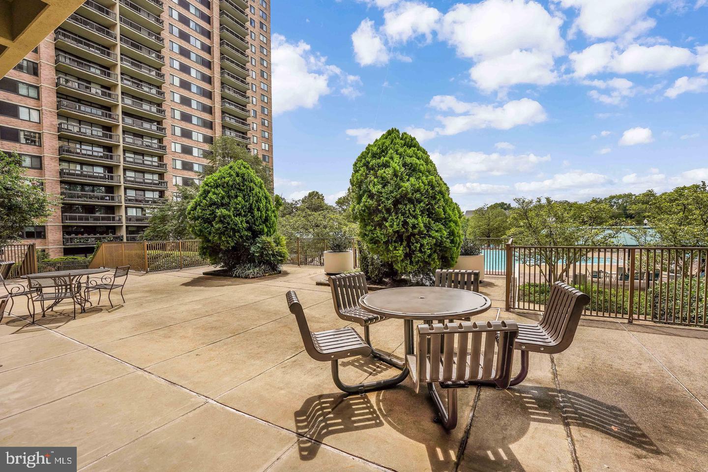 SKYLINE PLAZA - Residential