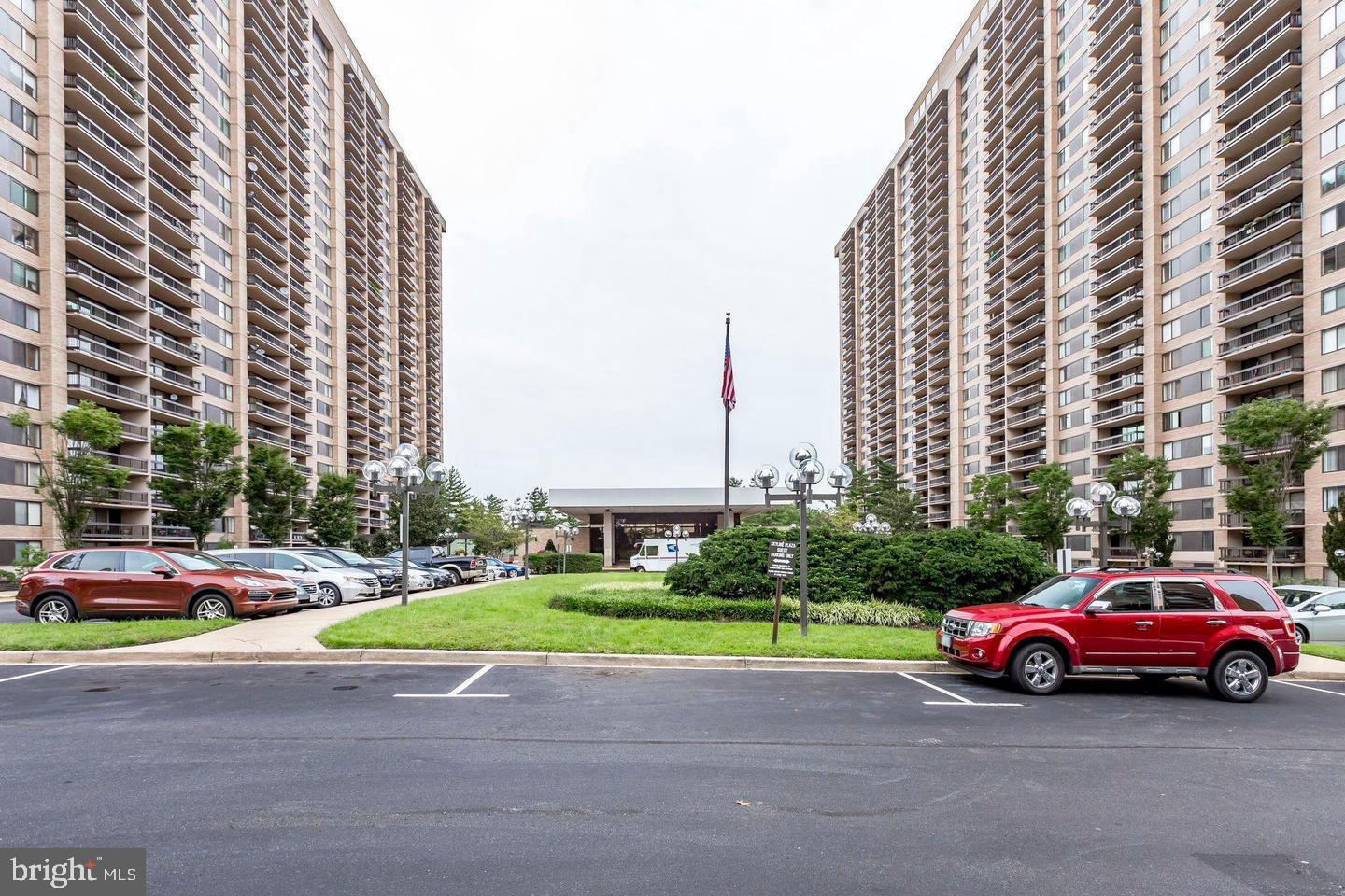 SKYLINE PLAZA - Residential