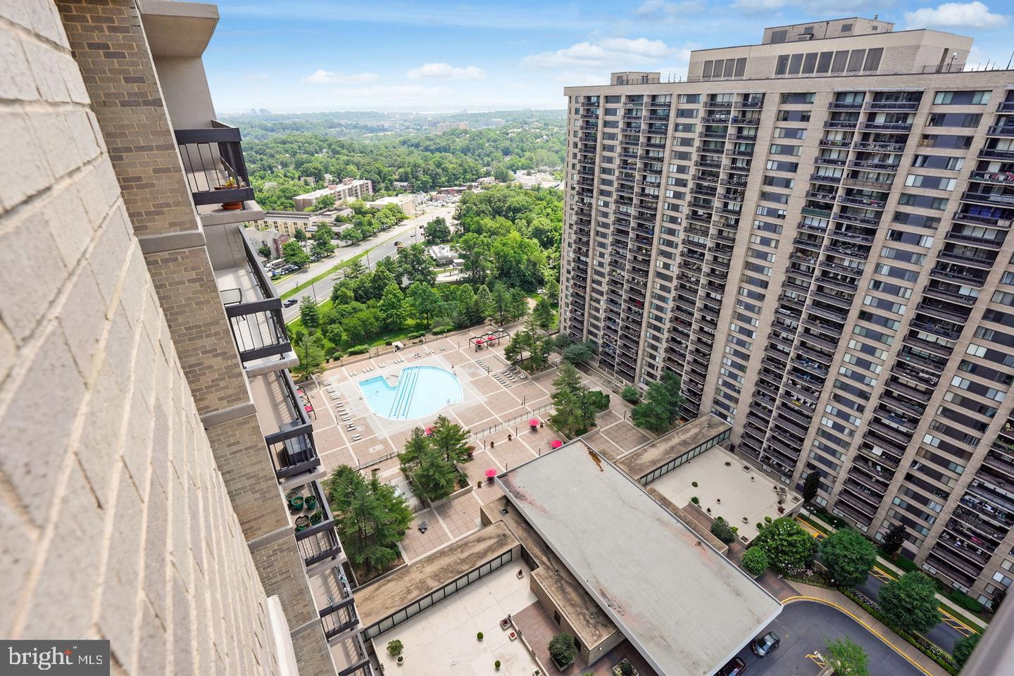 SKYLINE PLAZA - Residential