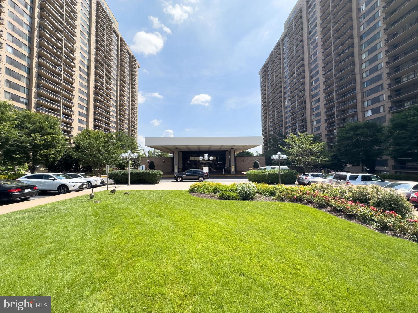 SKYLINE PLAZA - Residential