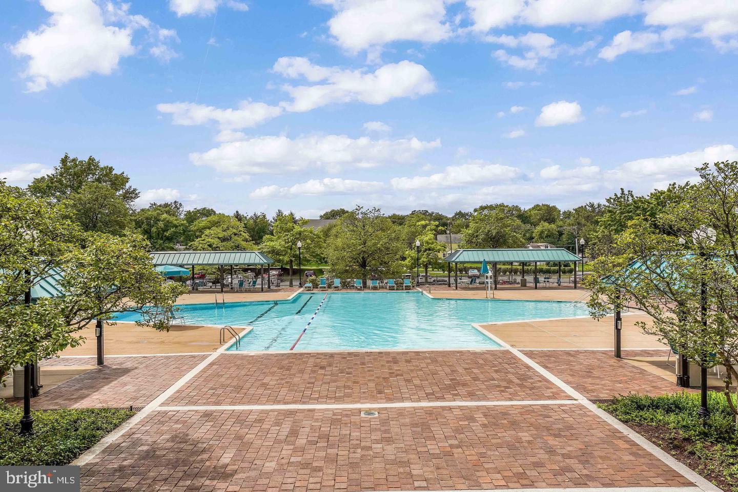 SKYLINE PLAZA - Residential