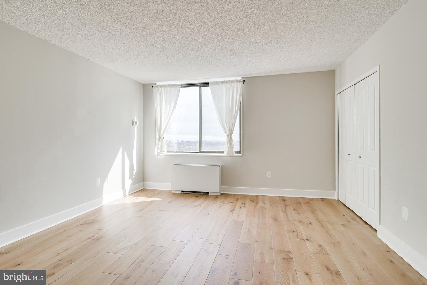 SKYLINE PLAZA - Residential