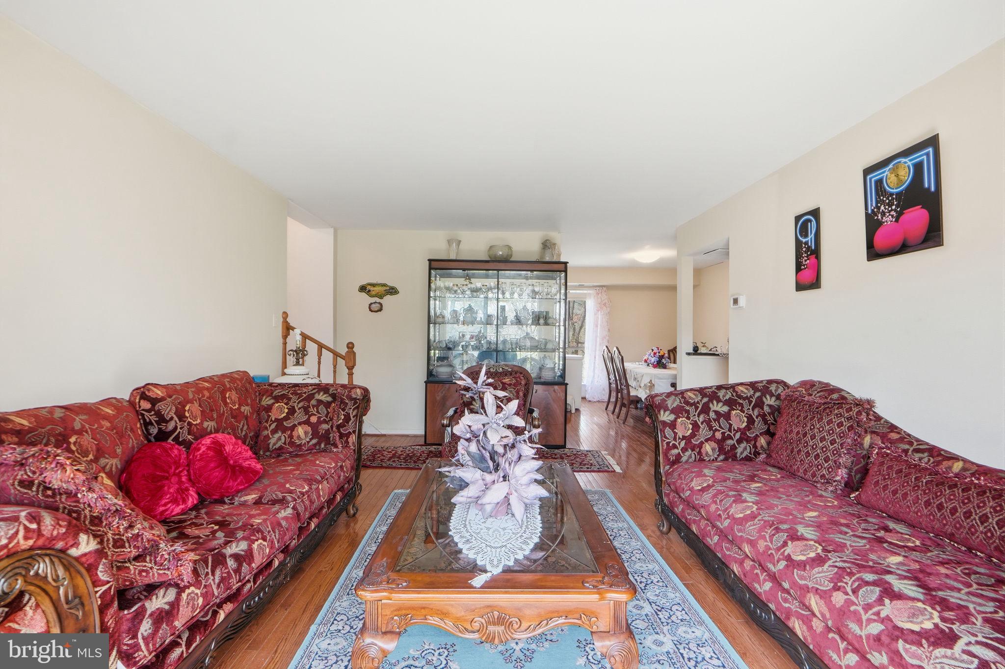 CAMELBACK VILLAGE - Residential