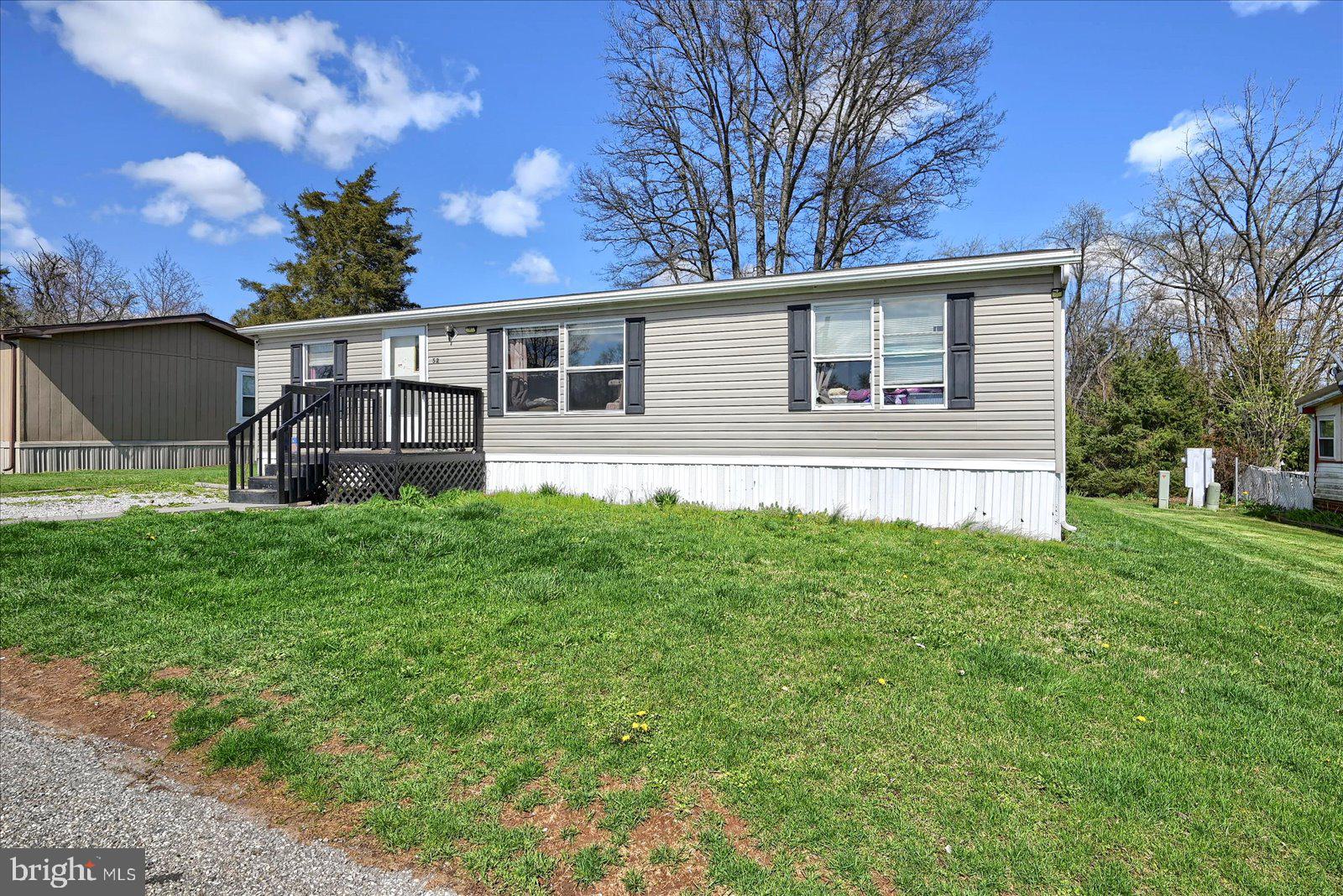 MOUNTAIN VIEW MOBILE HOME - Residential