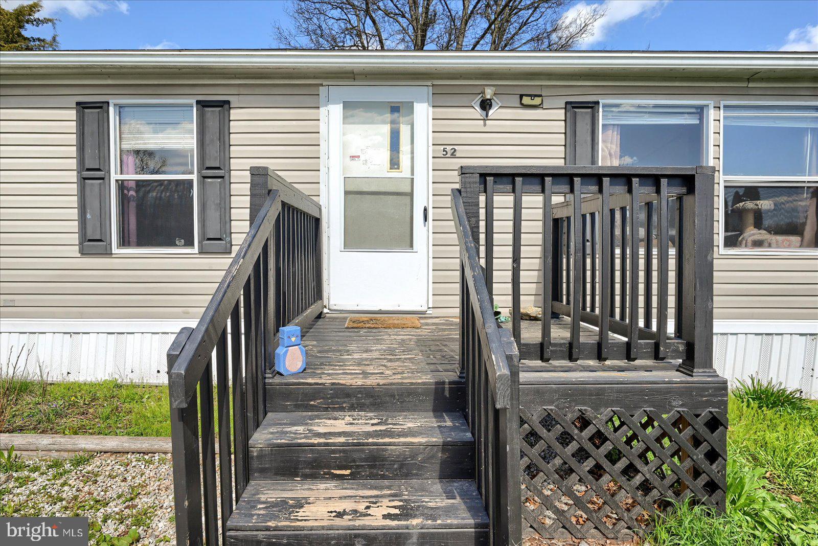 MOUNTAIN VIEW MOBILE HOME - Residential