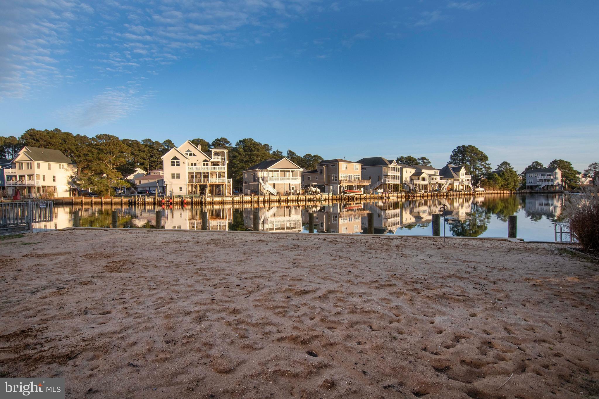 CAPTAIN'S COVE - Land