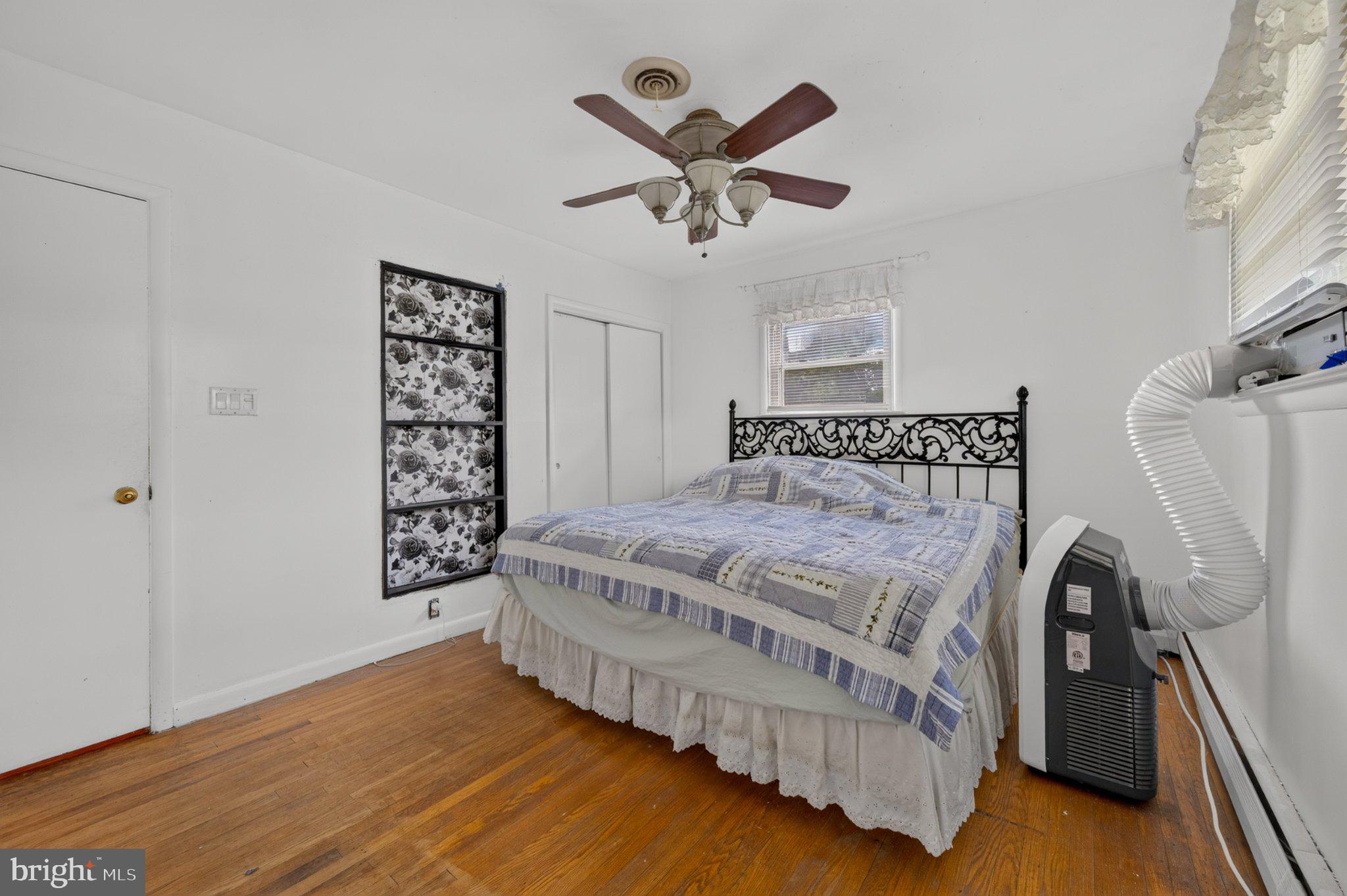 MAKEFIELD RD VILLA - Residential