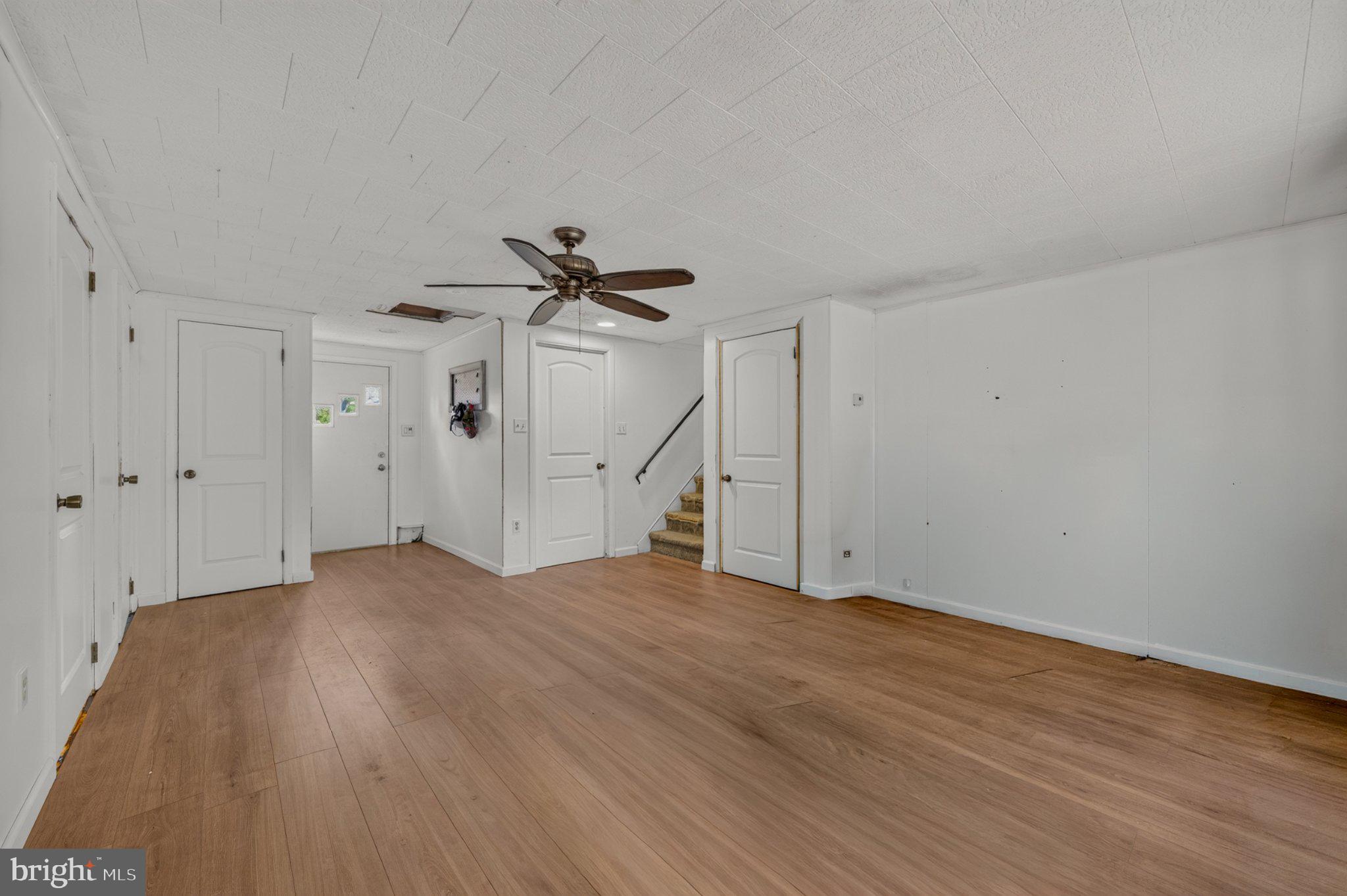 MAKEFIELD RD VILLA - Residential