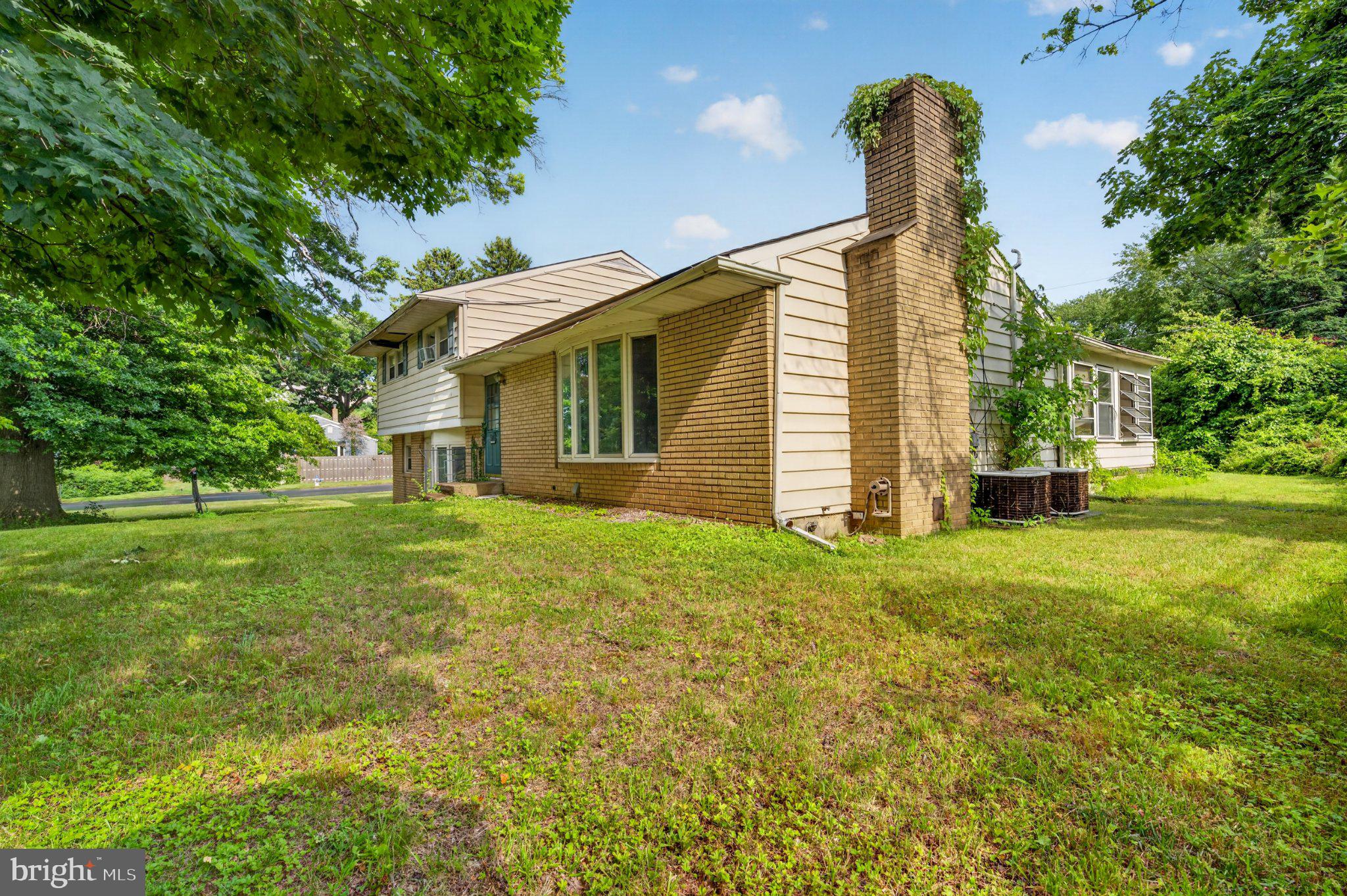 MAKEFIELD RD VILLA - Residential