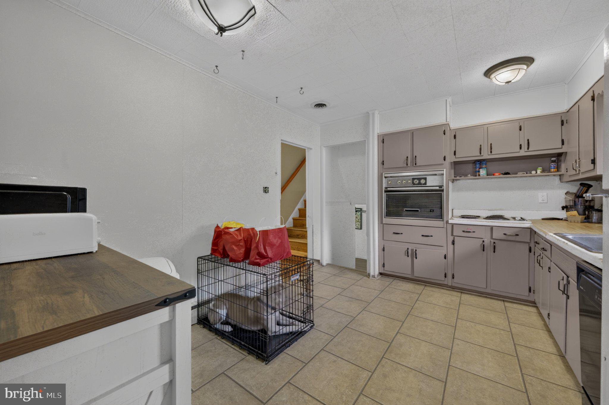 MAKEFIELD RD VILLA - Residential