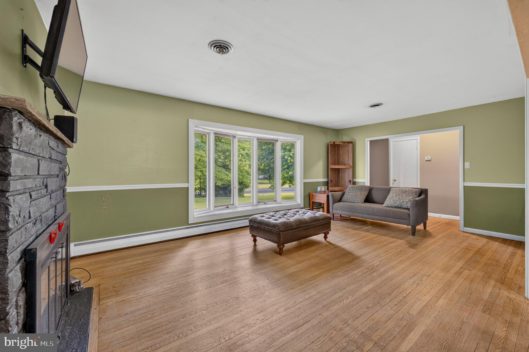 MAKEFIELD RD VILLA - Residential