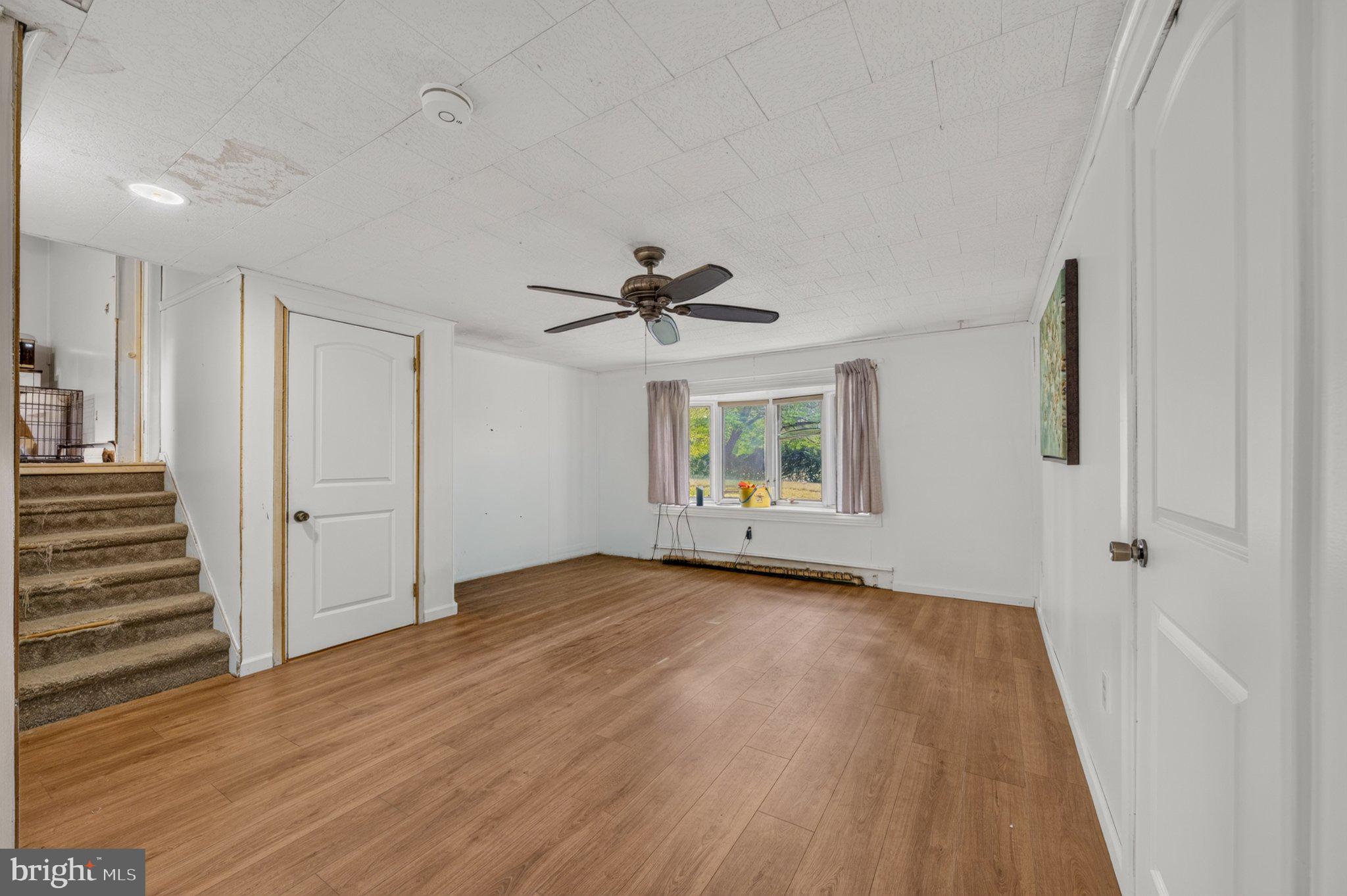 MAKEFIELD RD VILLA - Residential