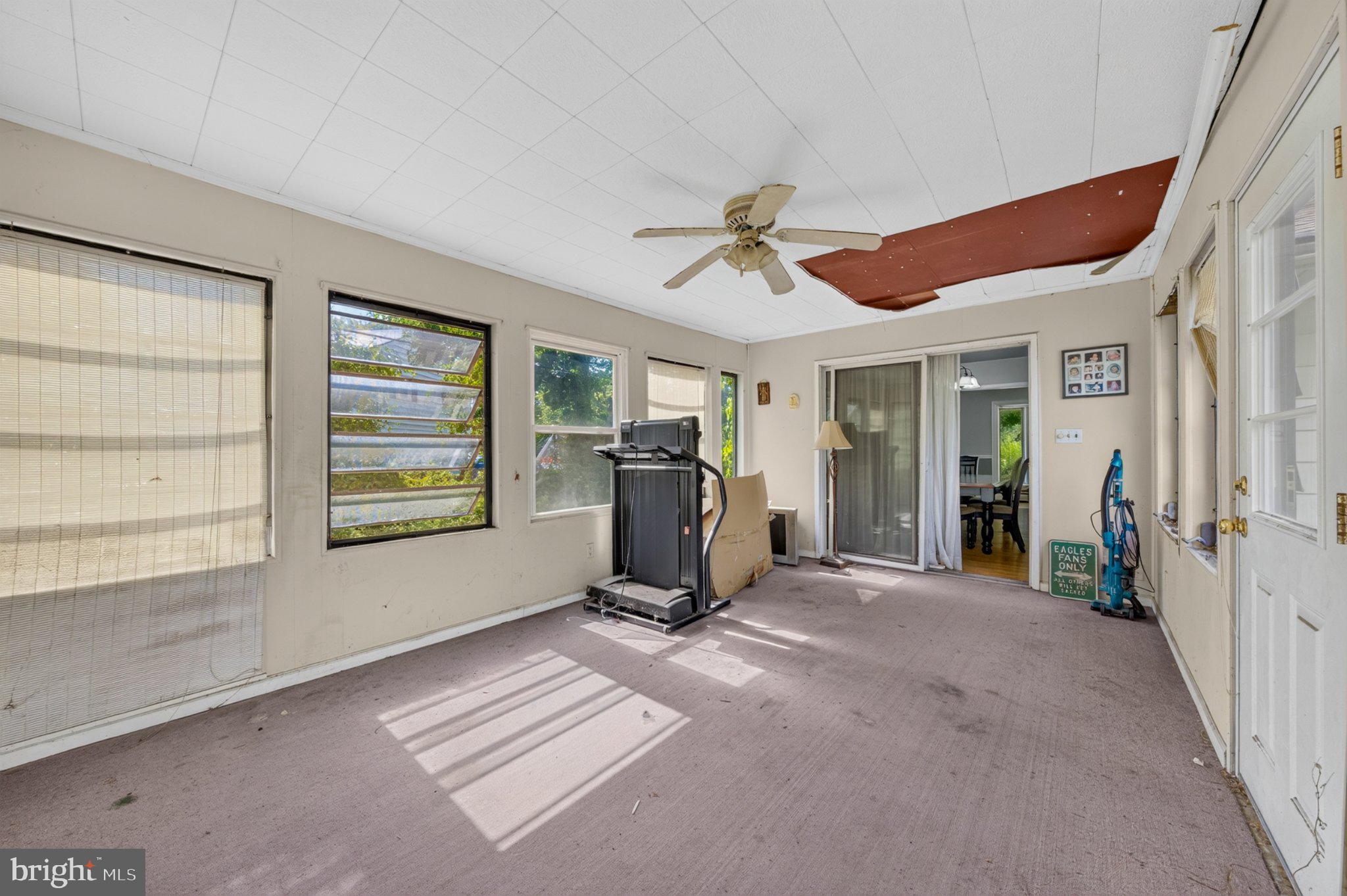 MAKEFIELD RD VILLA - Residential