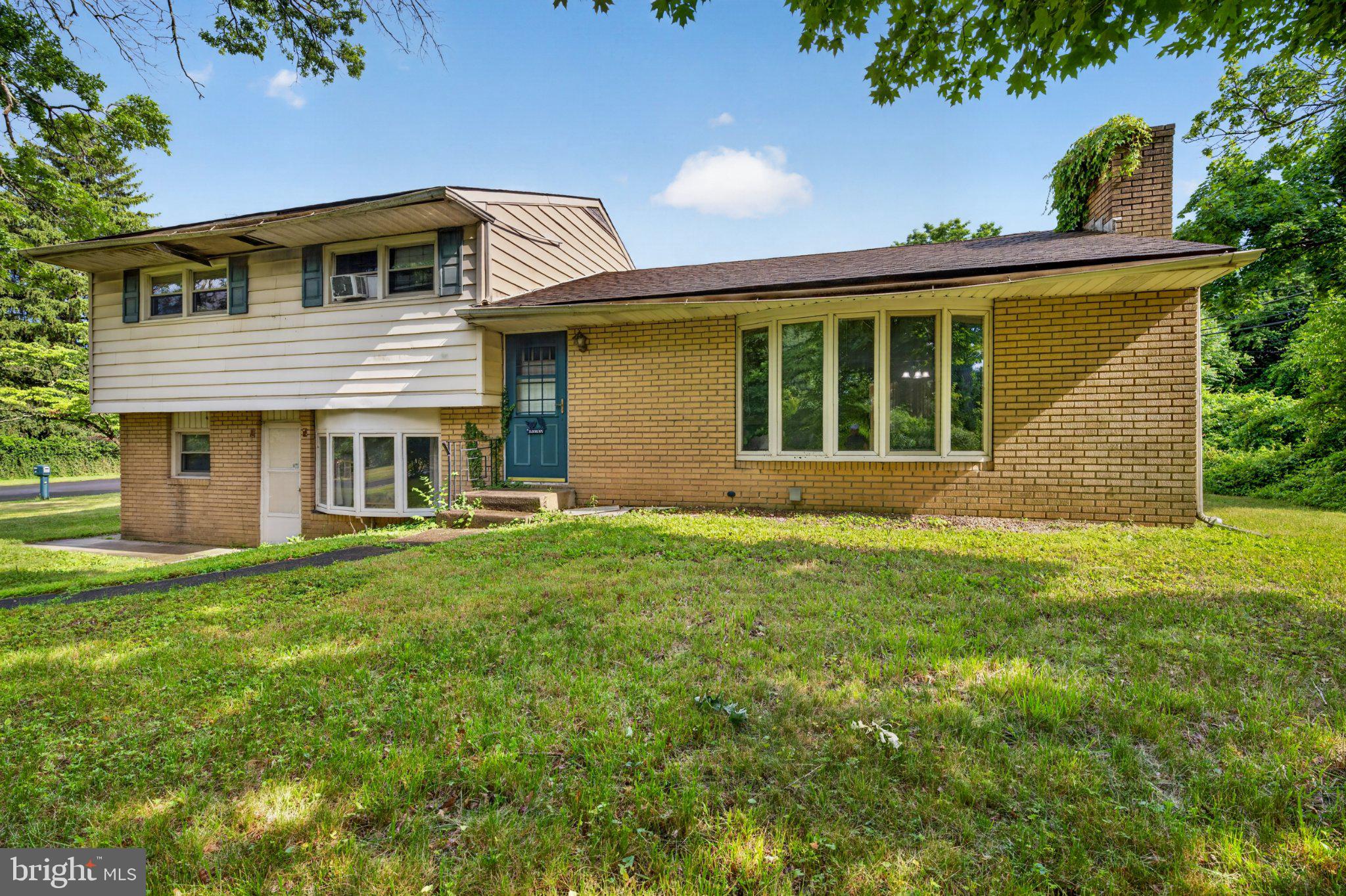 MAKEFIELD RD VILLA - Residential