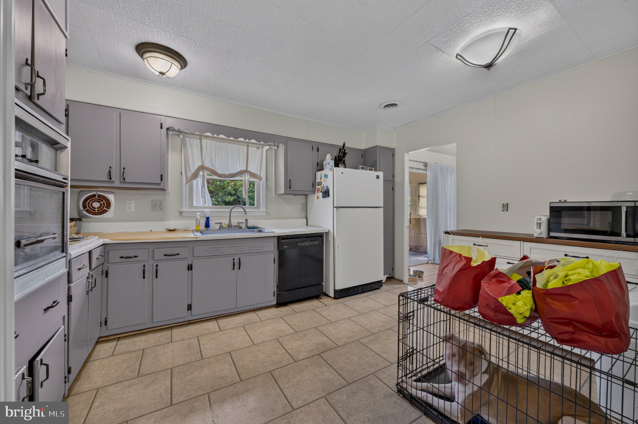 MAKEFIELD RD VILLA - Residential