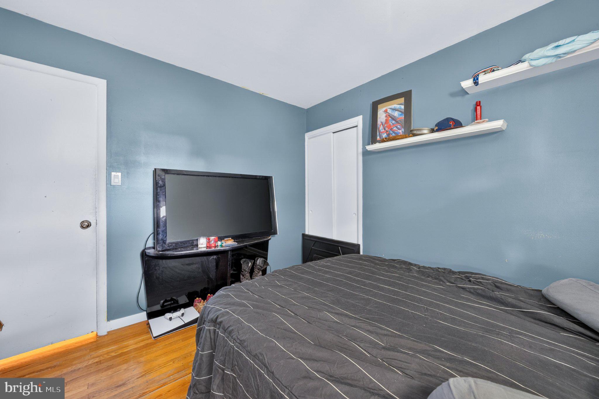 MAKEFIELD RD VILLA - Residential