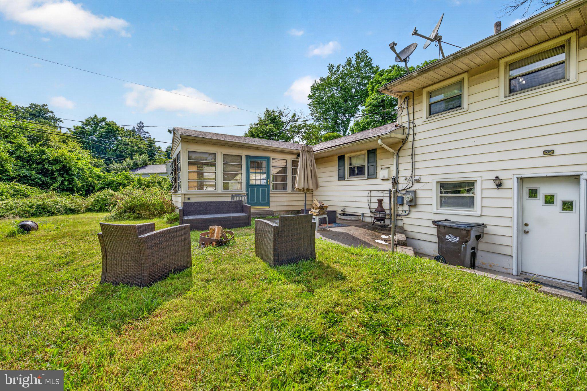 MAKEFIELD RD VILLA - Residential