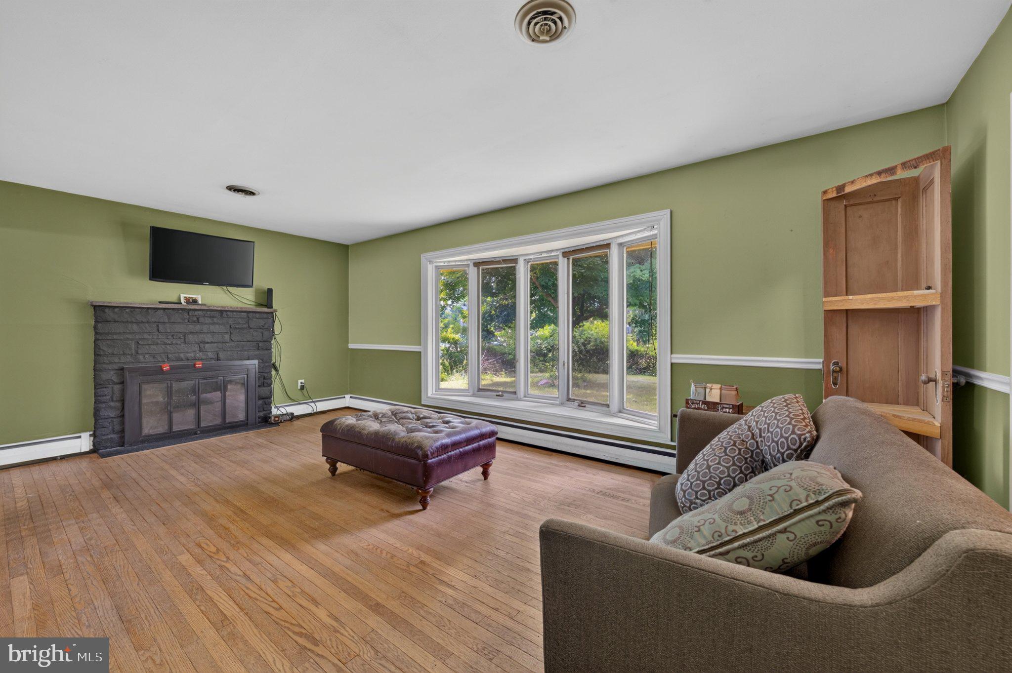 MAKEFIELD RD VILLA - Residential